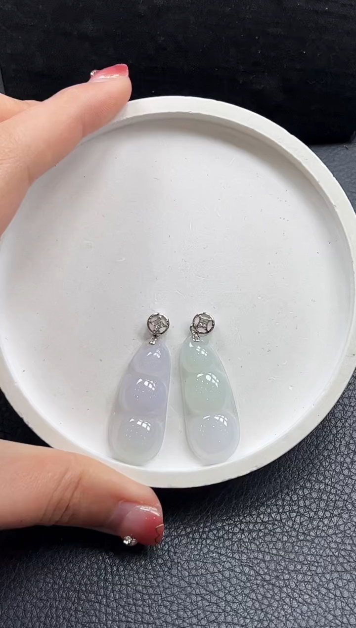 【闪购商品】翡翠颈饰18K金镶嵌YM221-222-3福豆多样性发1件