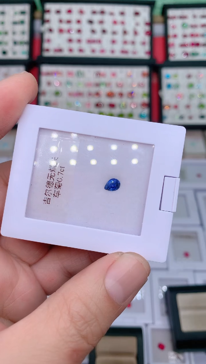 裸石蓝宝石0.7ct无烧吉尔德