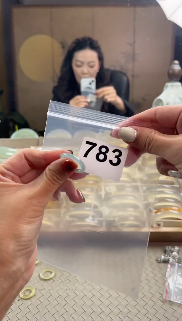 手镯玛瑙/玉髓未镶嵌783蓝水翡翠