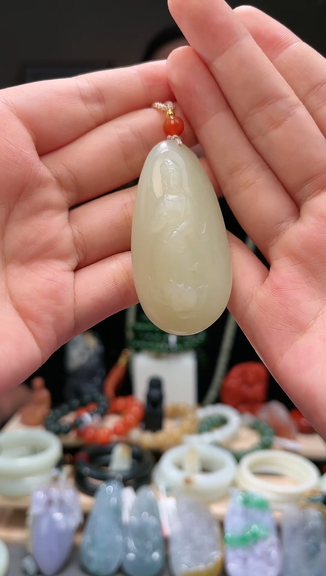 颈饰未镶嵌和田玉吊坠