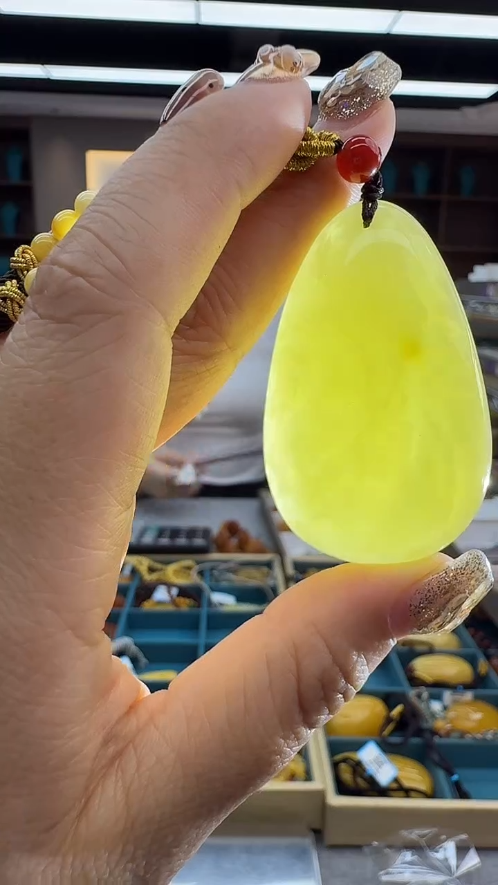 琥珀颈饰未镶嵌234秒拍号 假一罚三 