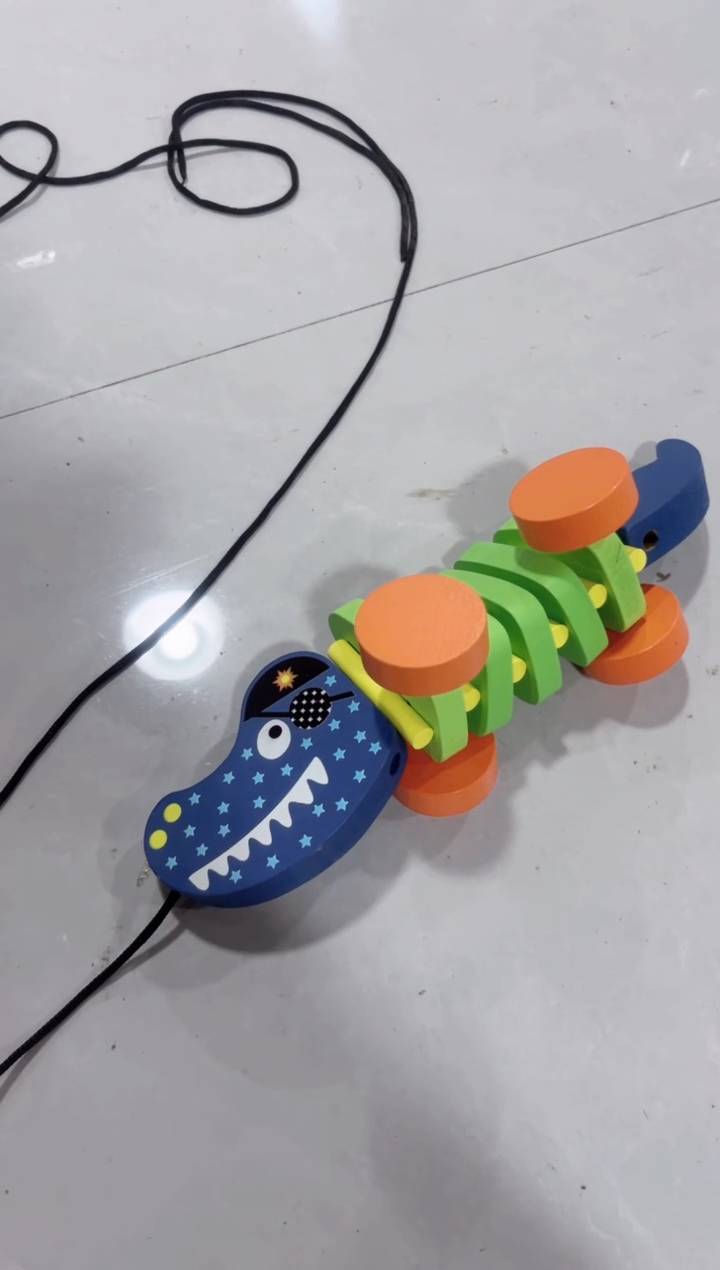 木质鳄鱼手拉车车