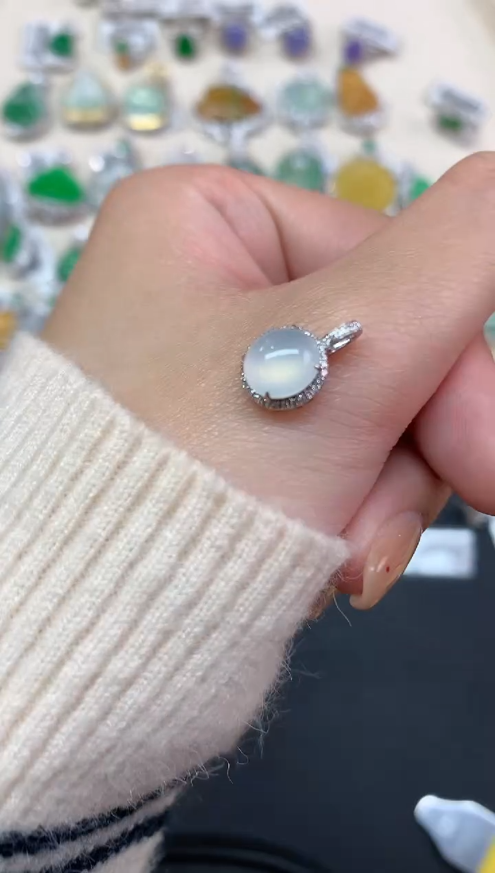 【闪购商品】翡翠吊坠(不含链)18K金镶嵌吊坠A642|2800