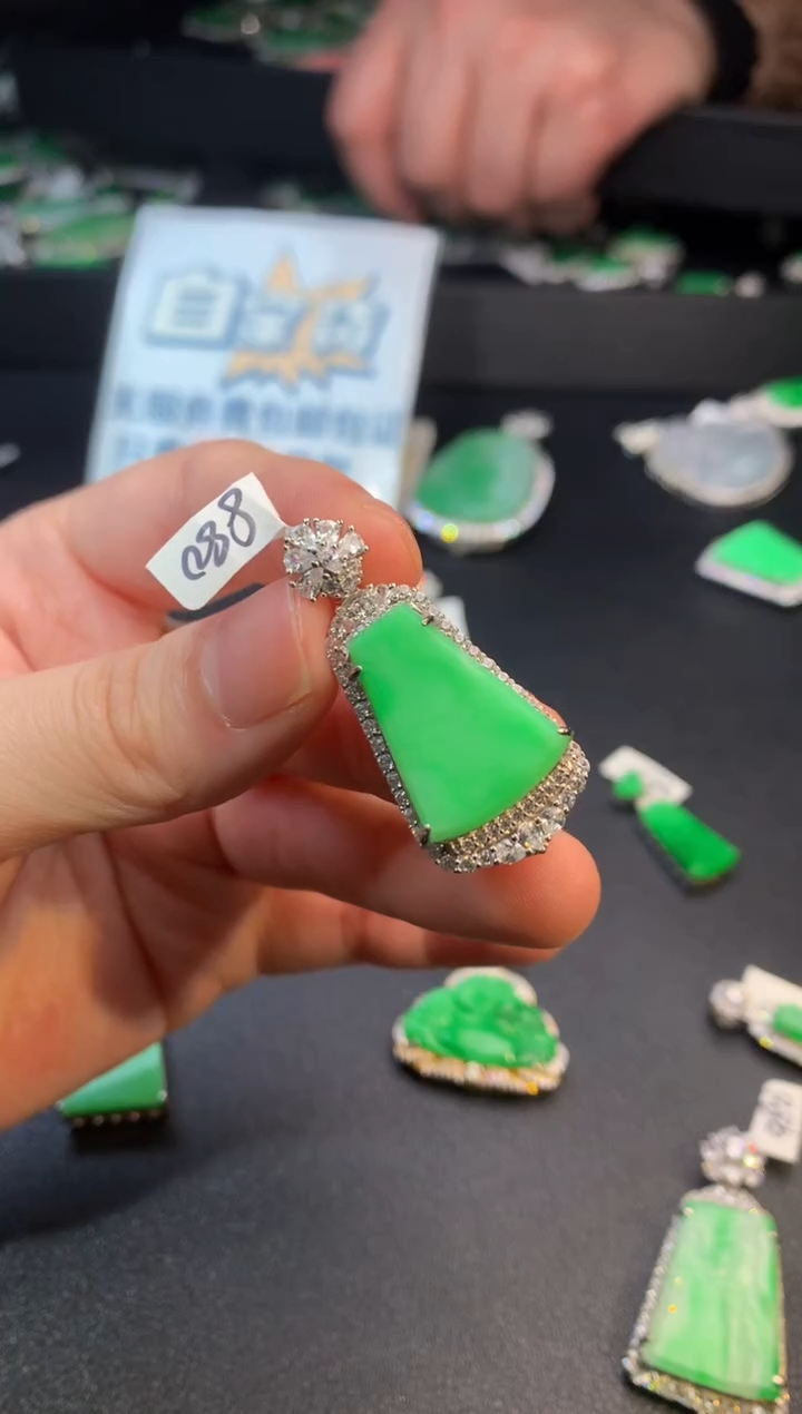 【闪购商品】翡翠颈饰银S925镶嵌翡翠