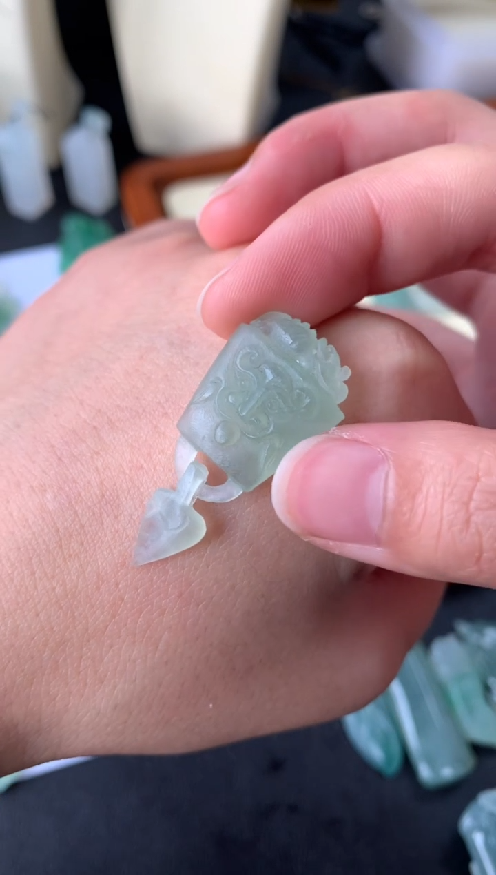 【闪购商品】定制翡翠未镶嵌翡翠