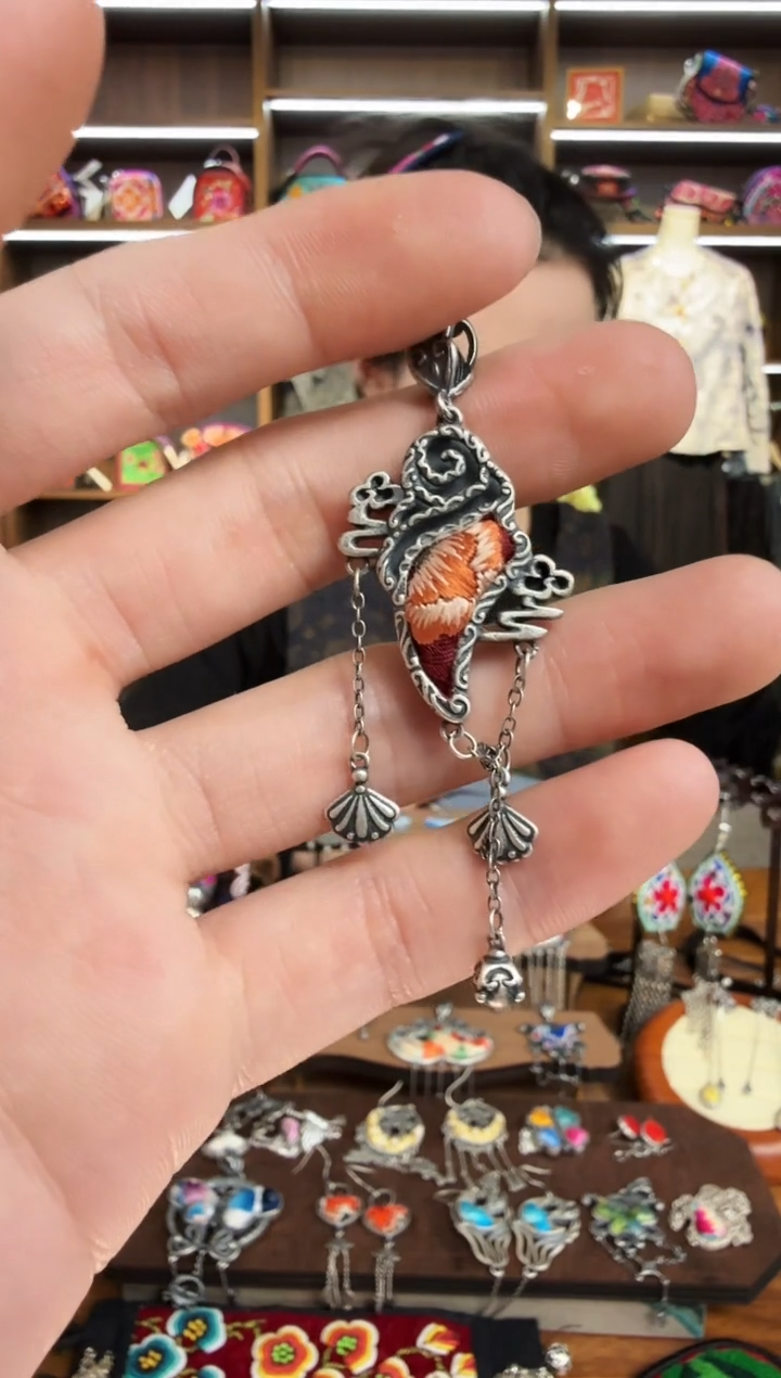 【闪购商品】织绣85蒙阿苏苗绣传承