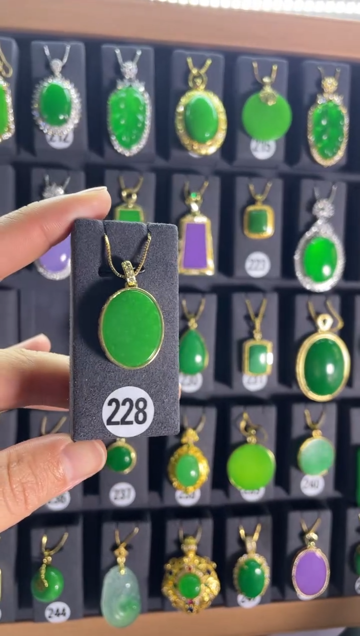 【闪购商品】翡翠耳饰银S925镀金镶嵌228.....