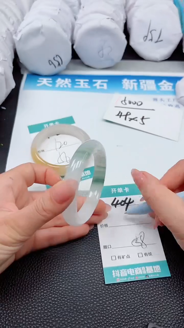 【闪购商品】石英质玉手镯未镶嵌A404