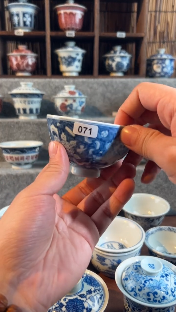 【闪购商品】071天禄言瓷狮子滚绣球杯子全青花