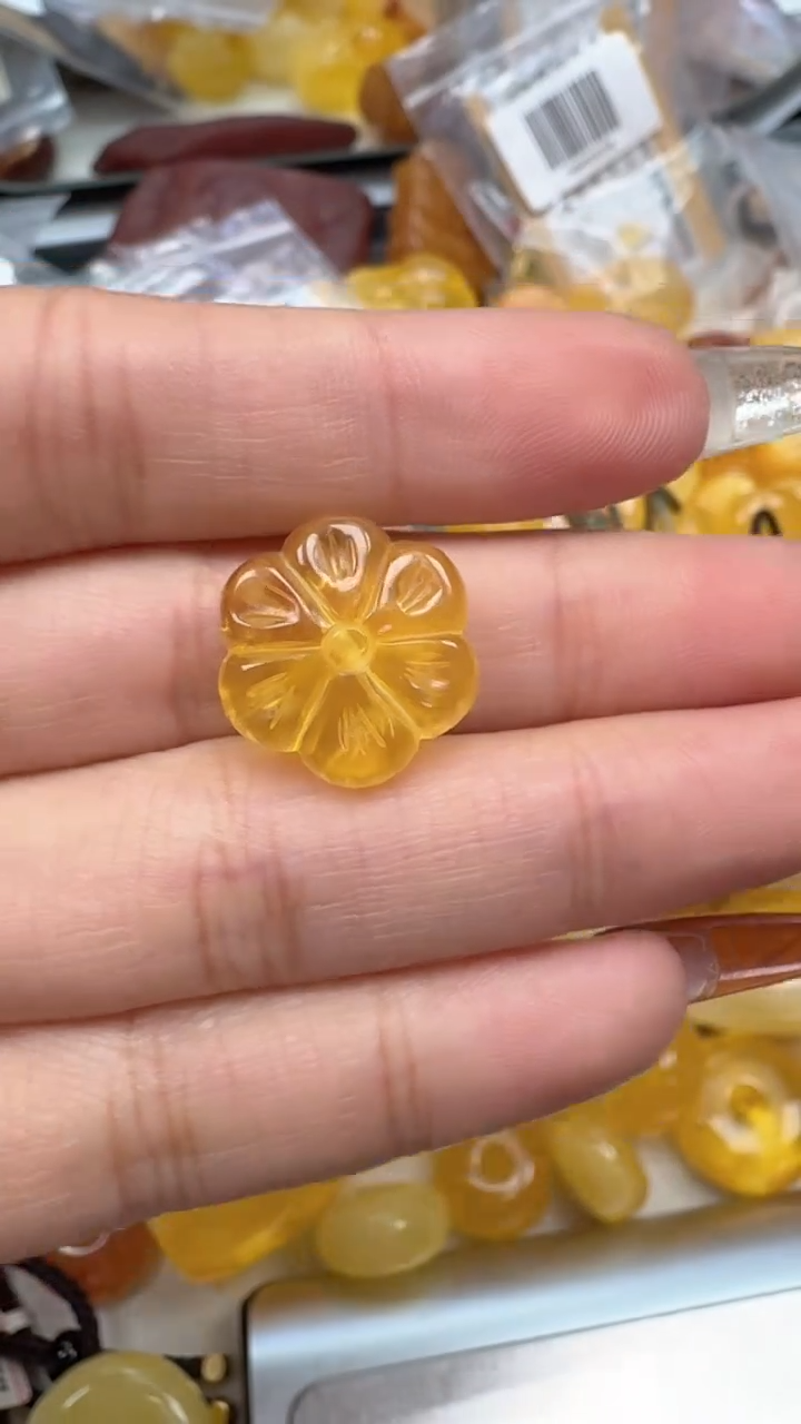 裸石琥珀未镶嵌如图