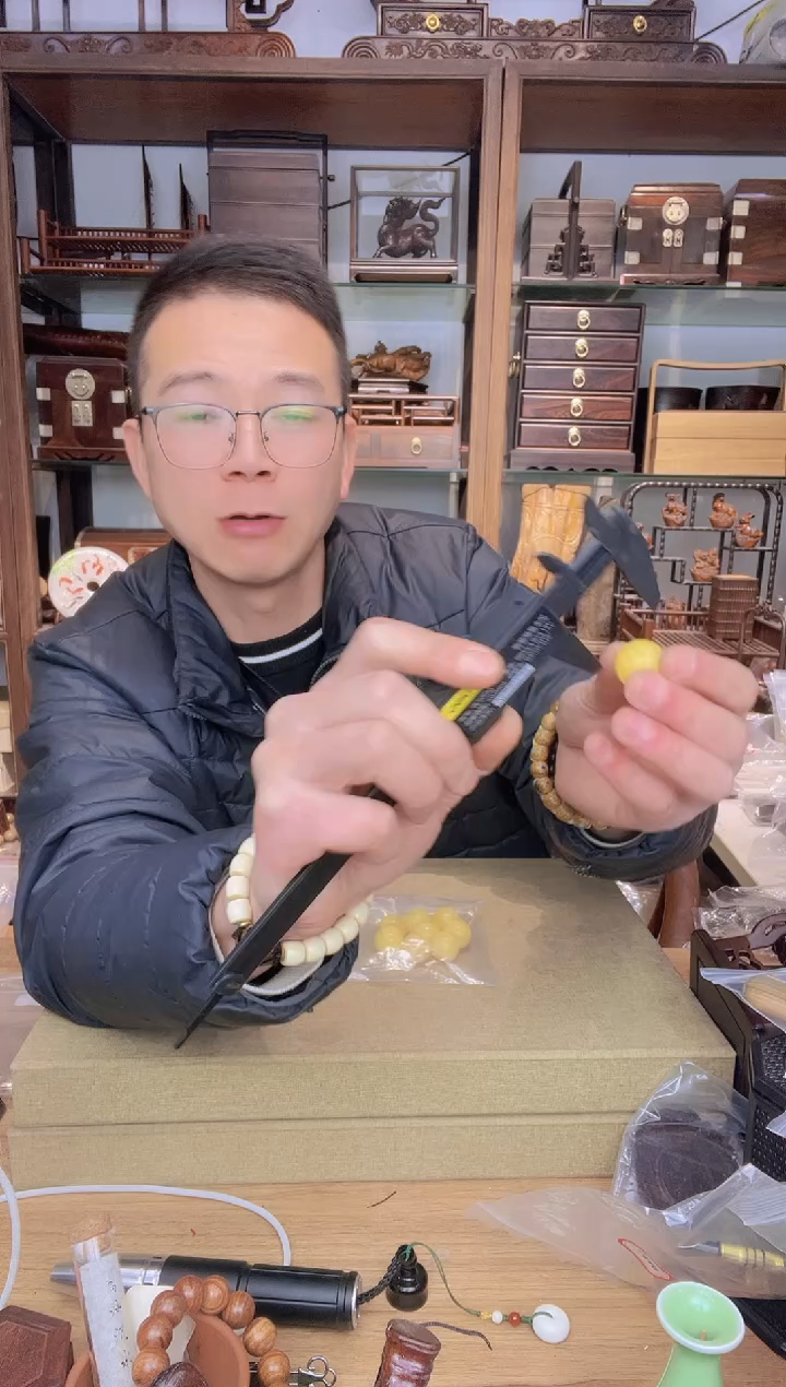 【闪购商品】乌木类书架577蜜2.12圆珠单颗5.63克