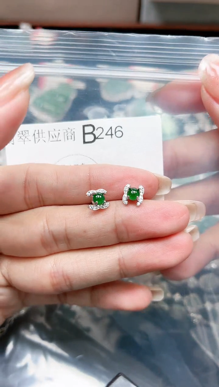 【闪购商品】翡翠颈饰未镶嵌246赠皮绳