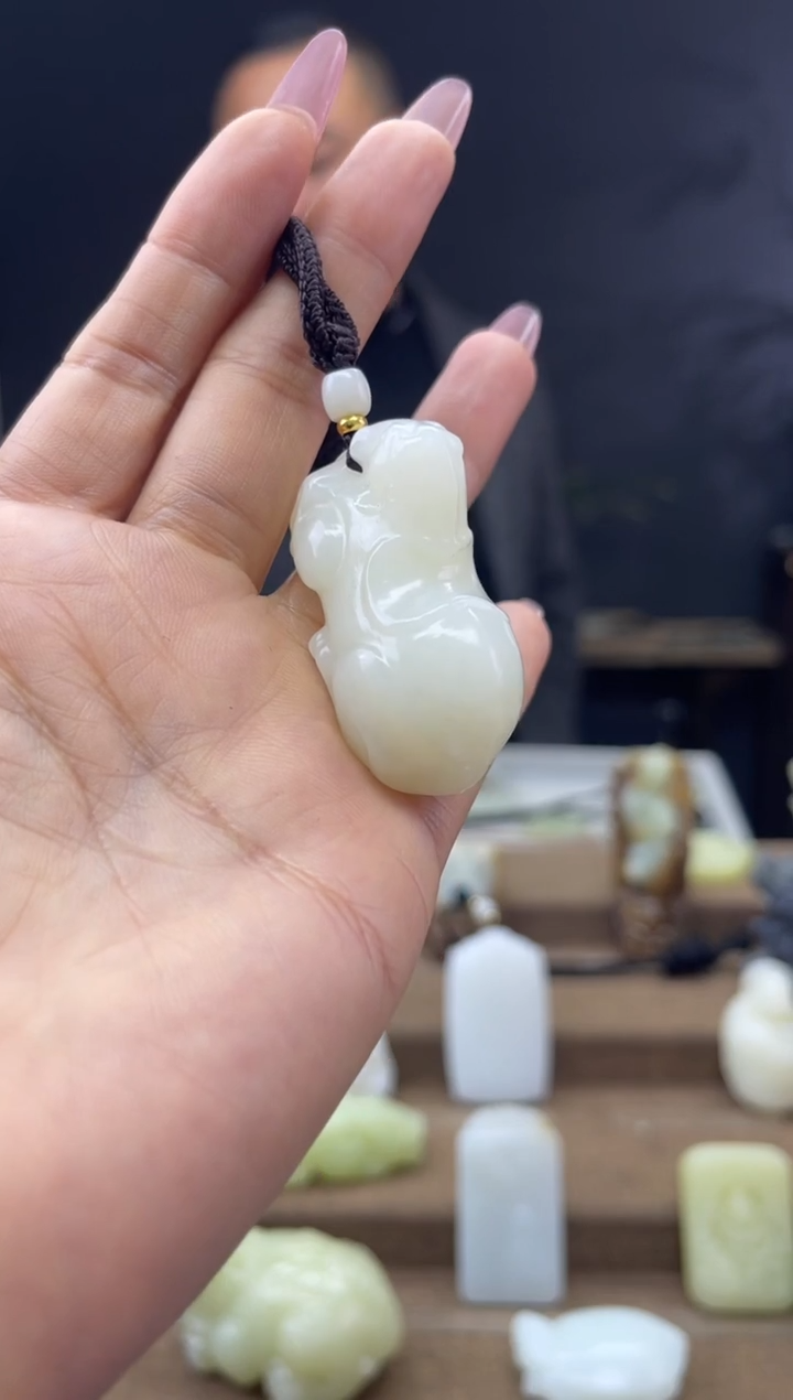 颈饰未镶嵌和田玉1