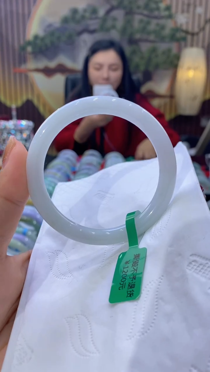 【闪购商品】翡翠手镯未镶嵌多人00215