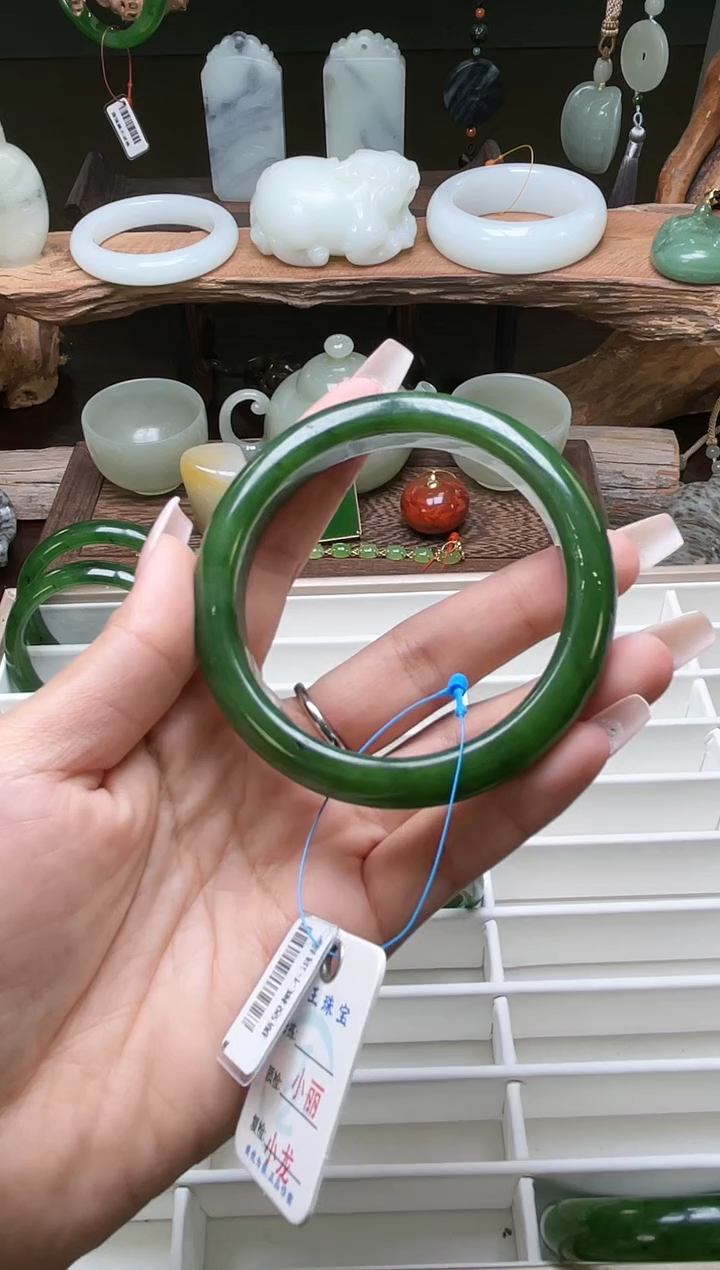 【闪购商品】和田玉手镯未镶嵌俄七碧玉冰底59圈