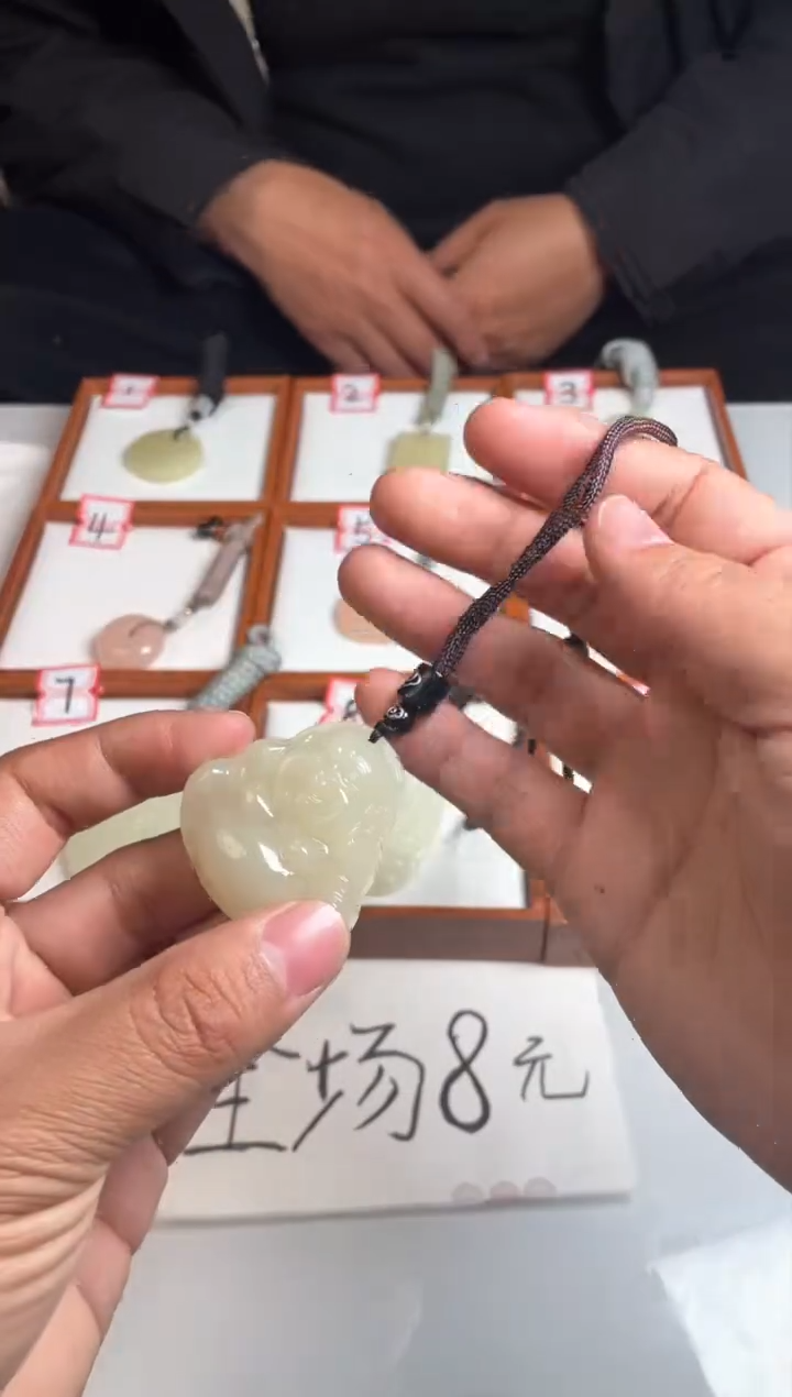 【闪购商品】石英质玉吊坠(赠链)未镶嵌福利40佛