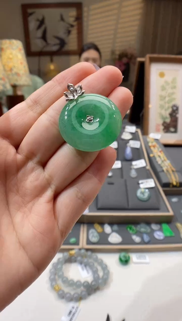【闪购商品】翡翠颈饰18K金镶嵌平安扣