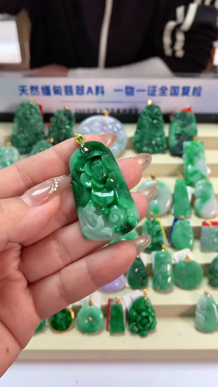 【闪购商品】翡翠吊坠(不含链)18K金镶嵌挂件