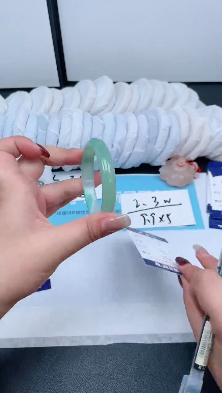 【闪购商品】石英质玉手镯未镶嵌195-55.2