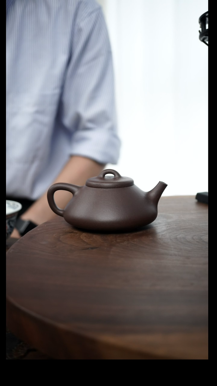 茶壶紫砂【纯手工彭年石瓢 深井老紫泥 130cc】