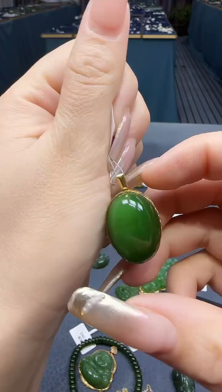 【闪购商品】和田玉挂件18K金镶嵌1