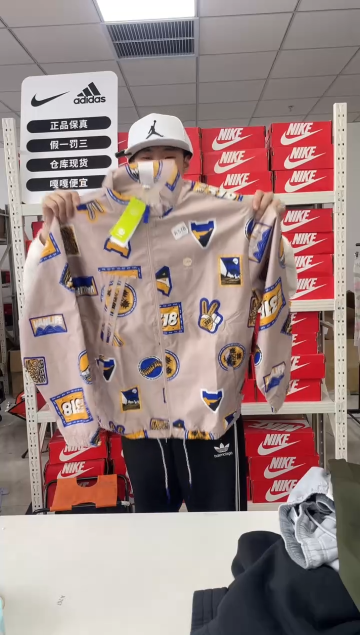 编578码闪购尺175码  adidas/阿迪达斯卫衣卫裤以直播间过款为主