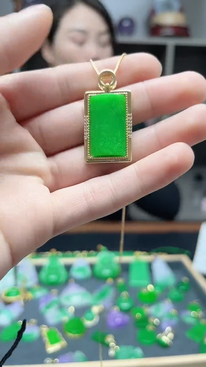 【闪购商品】翡翠吊坠(赠链)14K金镶嵌吊坠