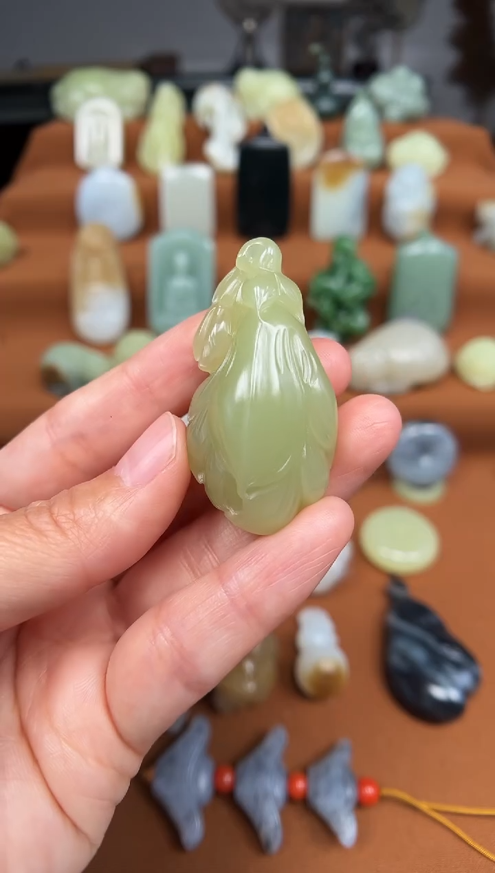 和田玉未镶嵌颈饰玉兰