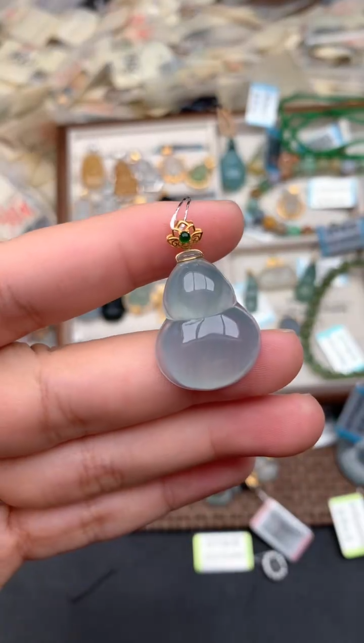 18K金镶嵌挂件翡翠一