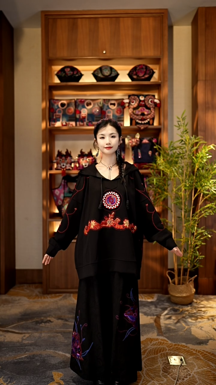 刺绣私人定制苗族手工衣服A9015