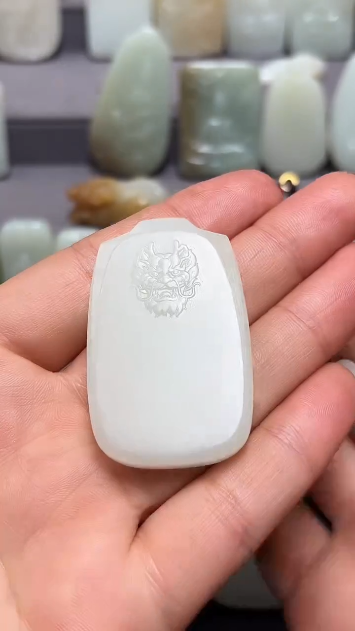 颈饰未镶嵌和田玉.