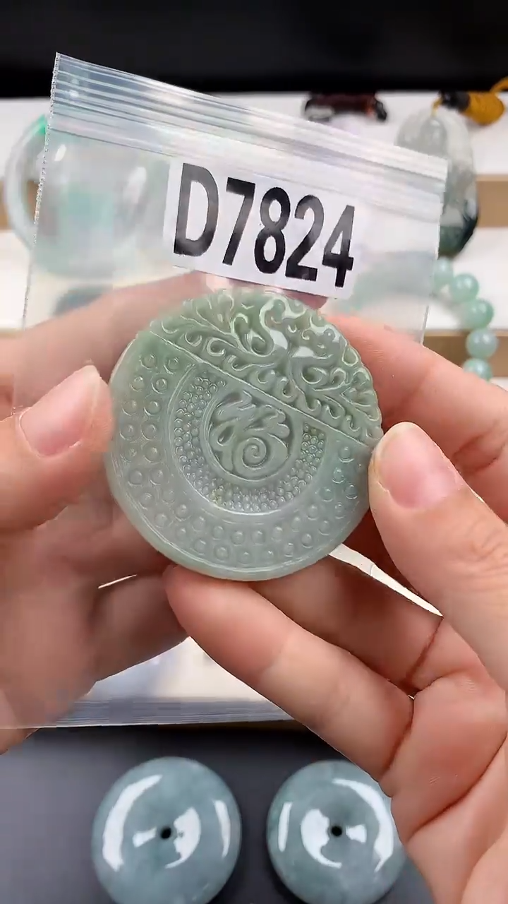 颈饰未镶嵌翡翠天然翡翠吊坠挂件