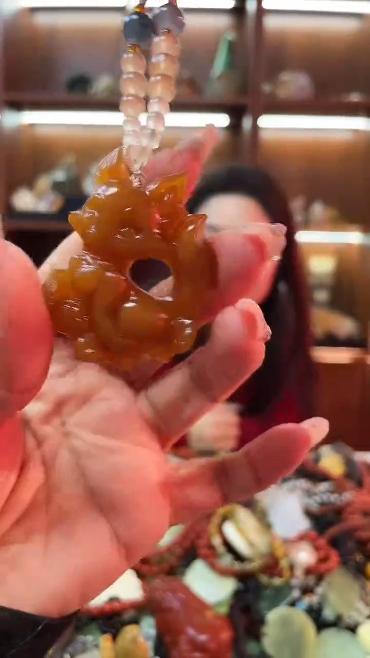 未镶嵌蛇纹石玉吊坠    