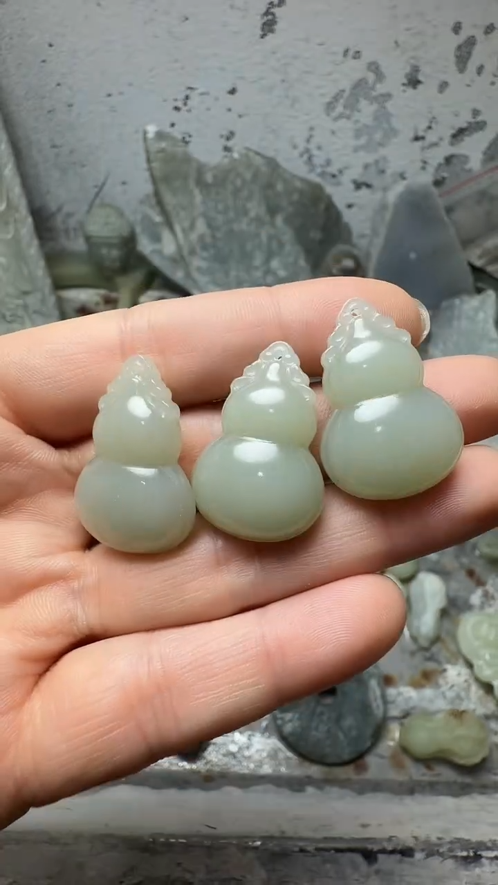 吊坠(赠链)未镶嵌和田玉葫芦  拍一发一商品多样性发货