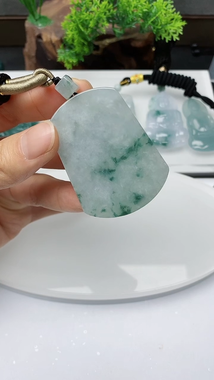 【闪购商品】翡翠颈饰未镶嵌
