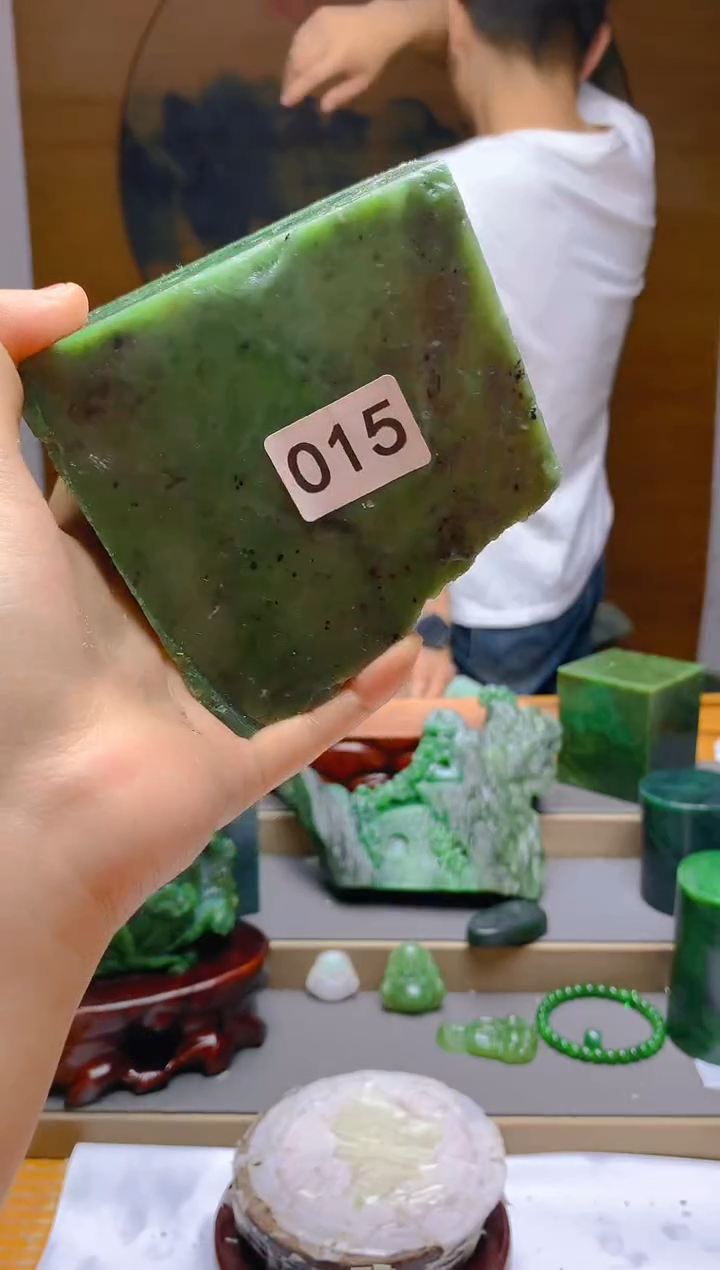 和田玉（碧玉）未镶嵌珠宝半成品1