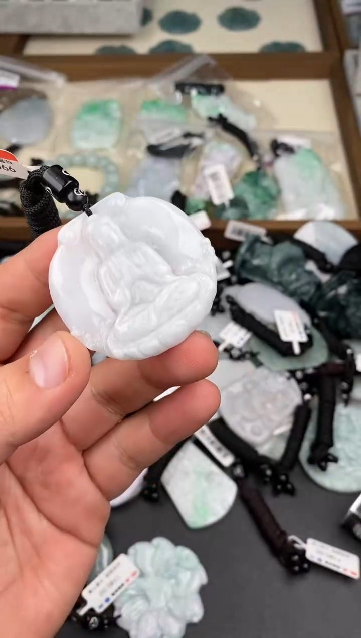 【闪购商品】翡翠颈饰未镶嵌  天然翡翠，一物一图