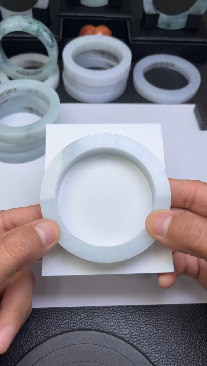 【闪购商品】翡翠手镯未镶嵌手镯