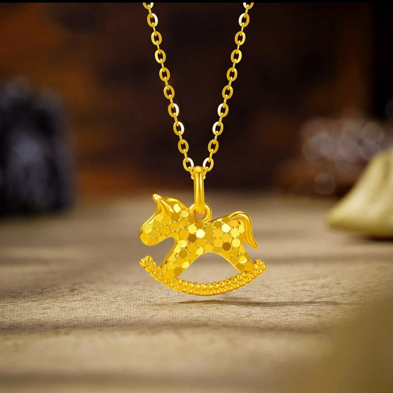 铜合金吊坠 爆闪碎碎冰小马项链女款招财钱币摇摇木马吊坠