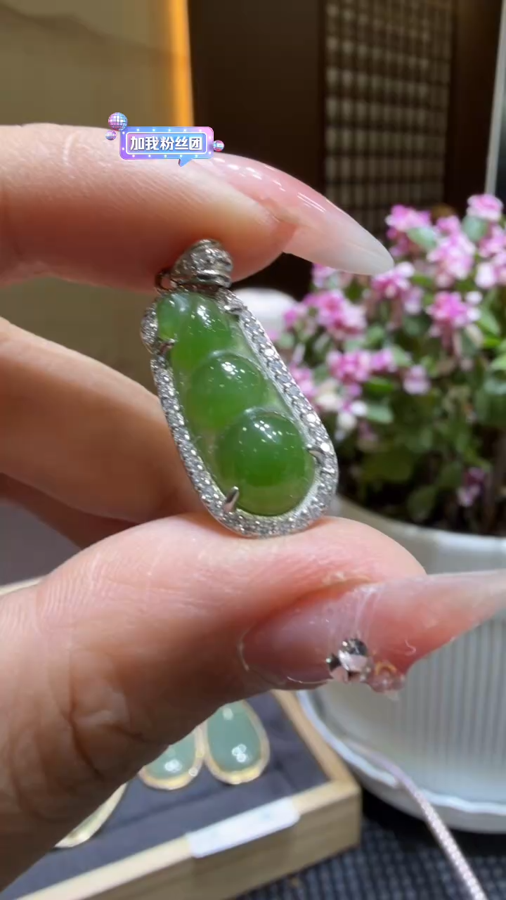 颈饰未镶嵌和田玉挂件