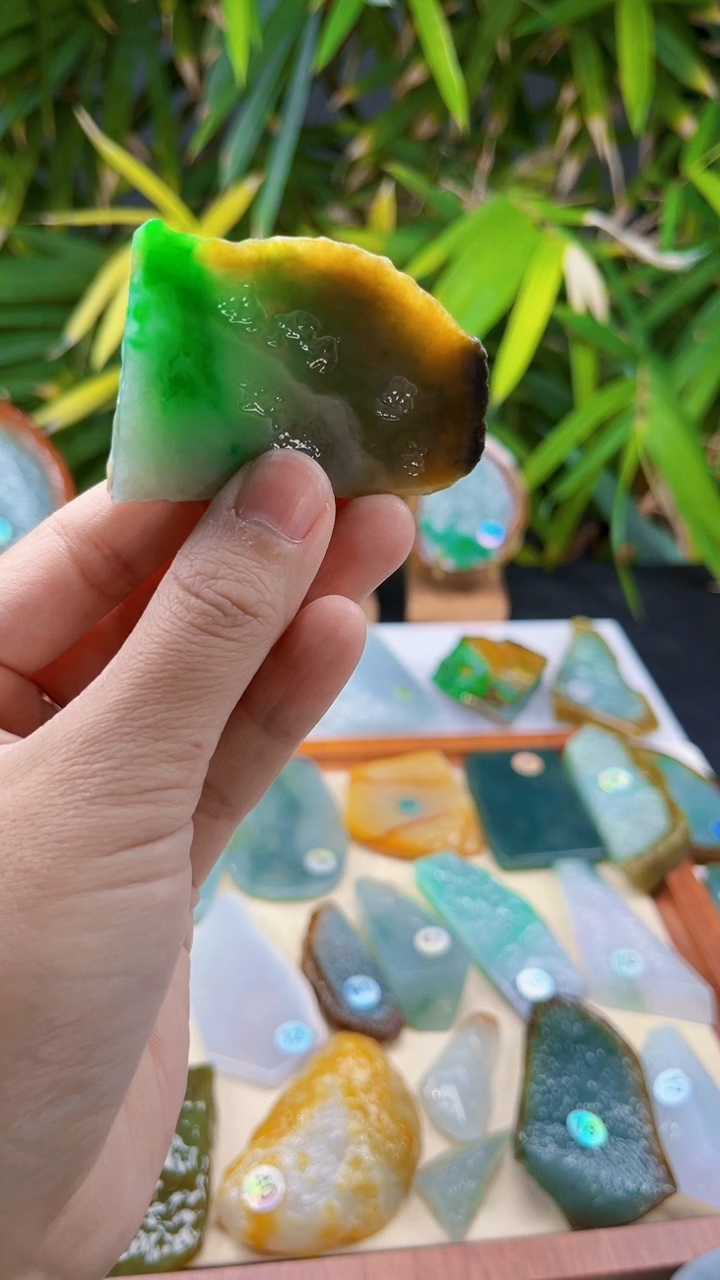 未镶嵌定制翡翠中****根翡翠