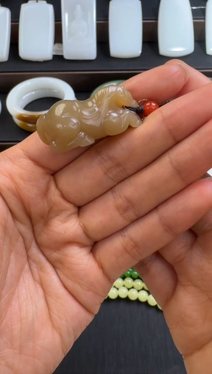 吊坠(赠链)未镶嵌和田玉唐马