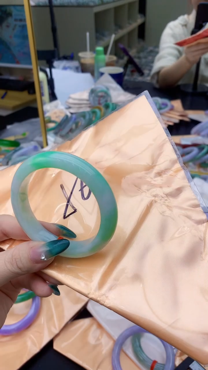 【闪购商品】翡翠手镯未镶嵌0917681728