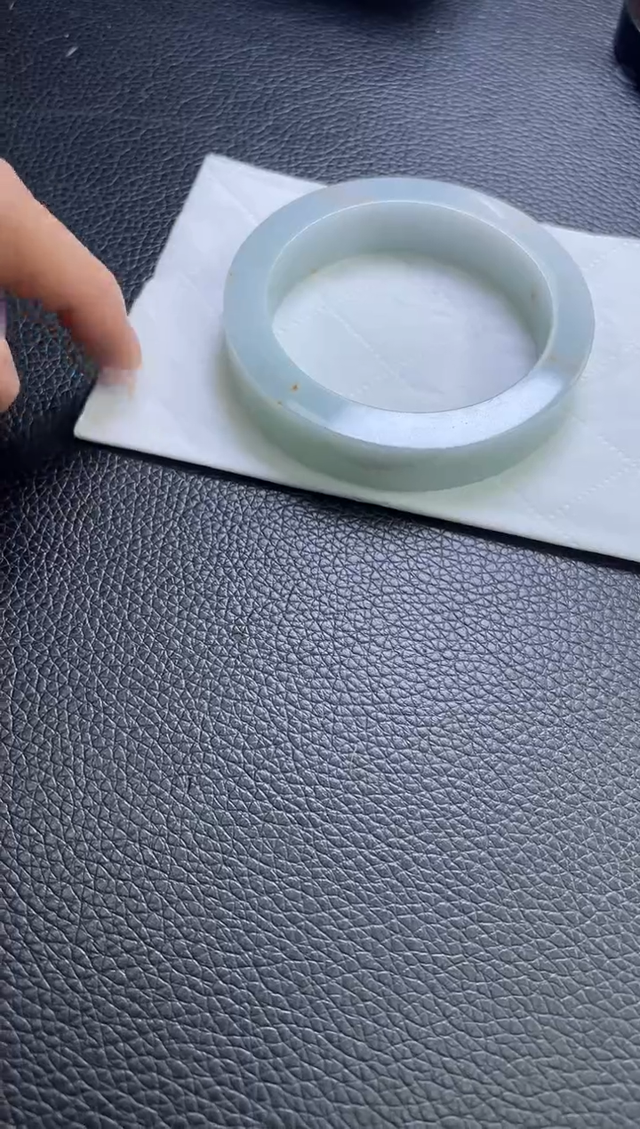 未镶嵌手镯定制翡翠?**?手镯