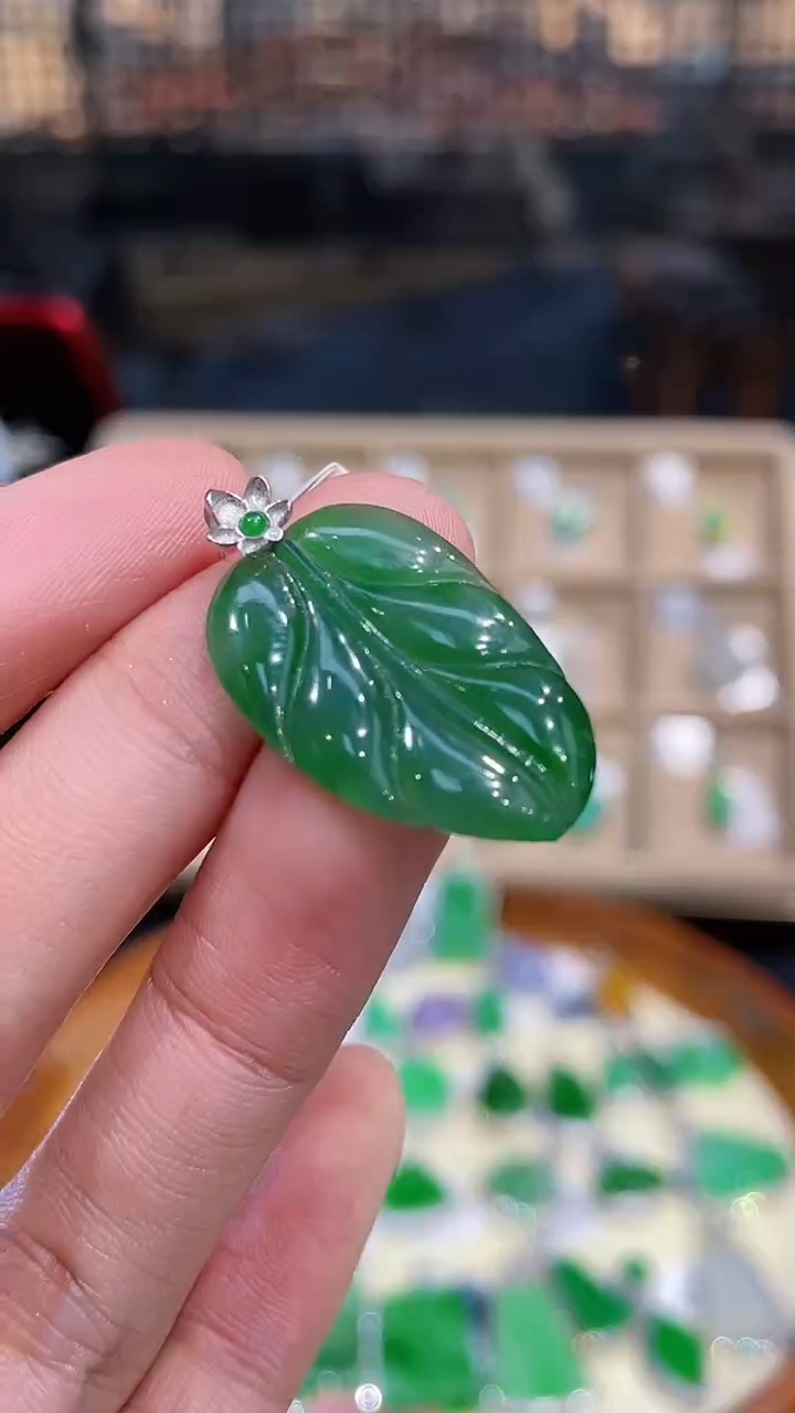 【闪购商品】翡翠吊坠(不含链)18K金镶嵌叶子