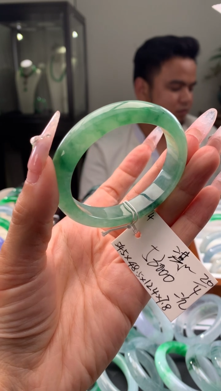 翡翠手镯未镶嵌翡翠手镯 下单联系小耳机#