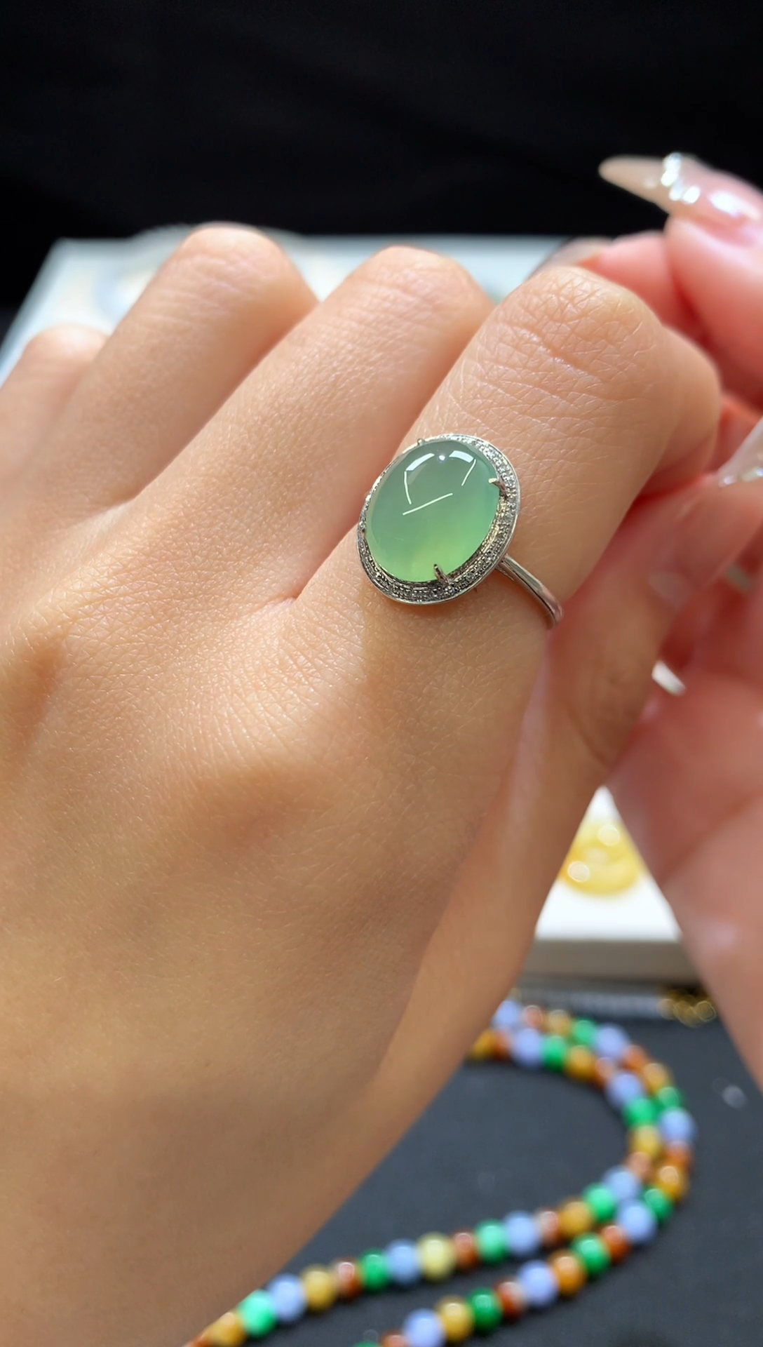 裸石翡翠一枚18k金起荧光戒指