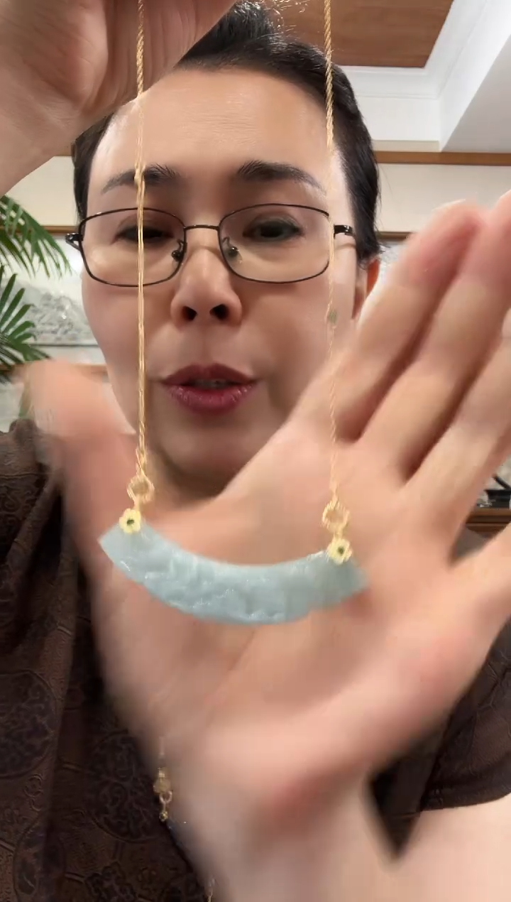 翡翠未镶嵌颈饰国风