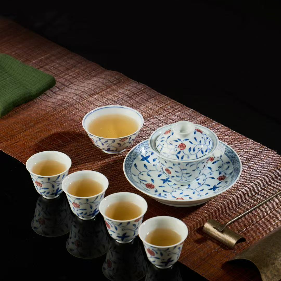 景德镇青花釉下缠枝莲釉里红缠枝壶承盖碗主人杯客杯7件套