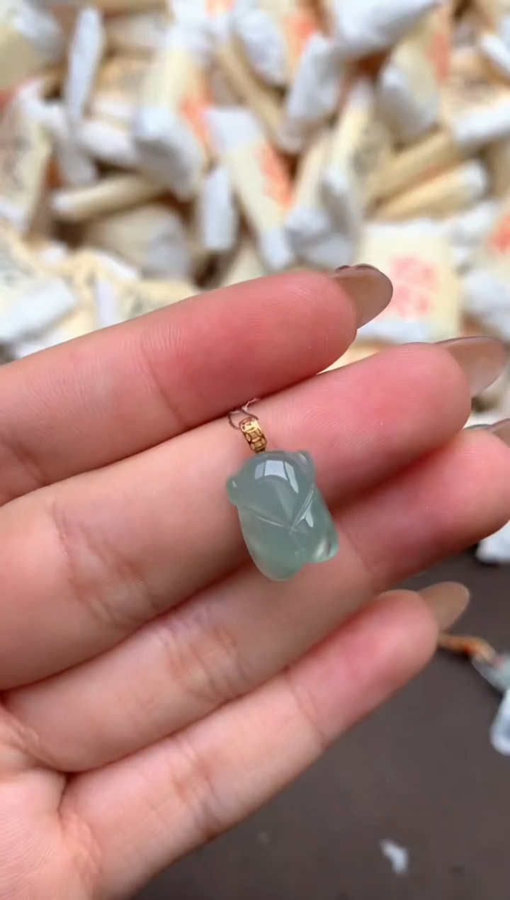 【闪购商品】翡翠挂件18K金镶嵌 —   